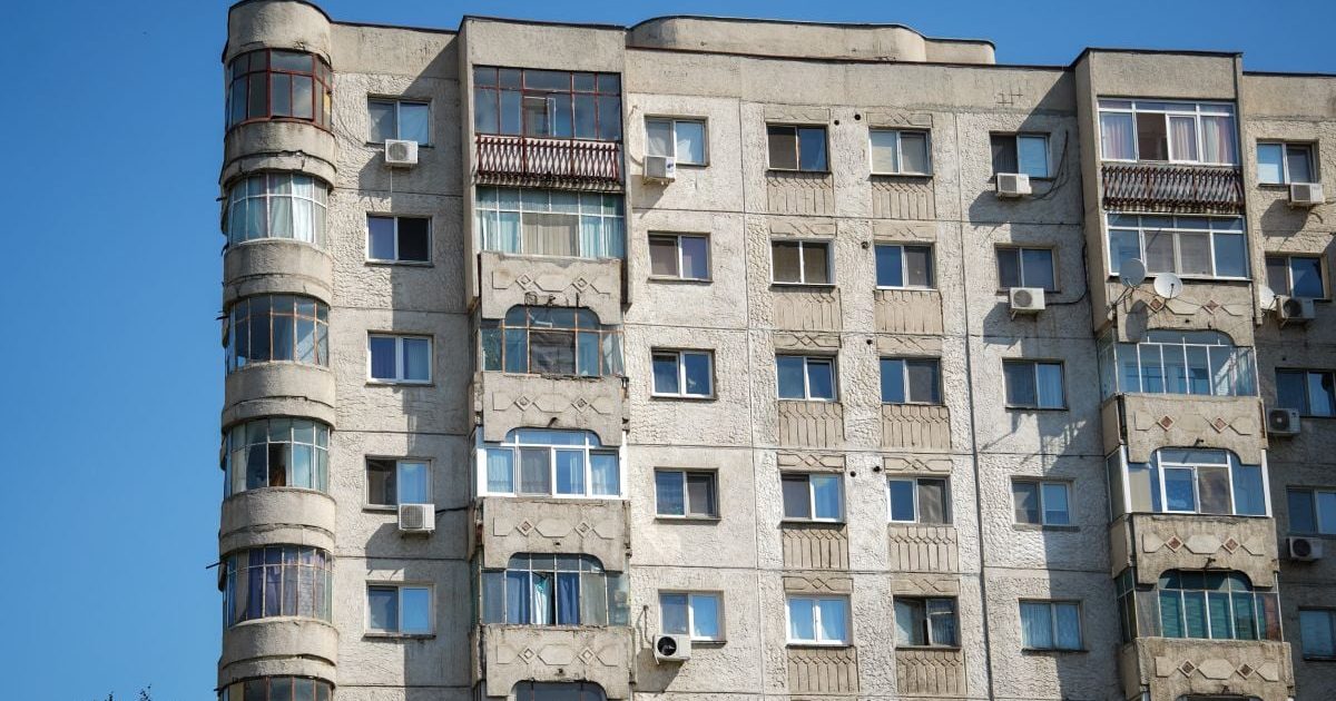 Cât costă o chirie MIZERĂ în Brașov? Vezi cum arată locuința!