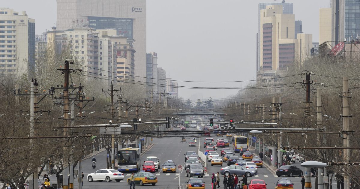 Transportul rutier din România, cu pasageri mai puțini, dar călătorii mai lungi Datele oficiale indică o schimbare de paradigmă în transportul rutier din România în 2025