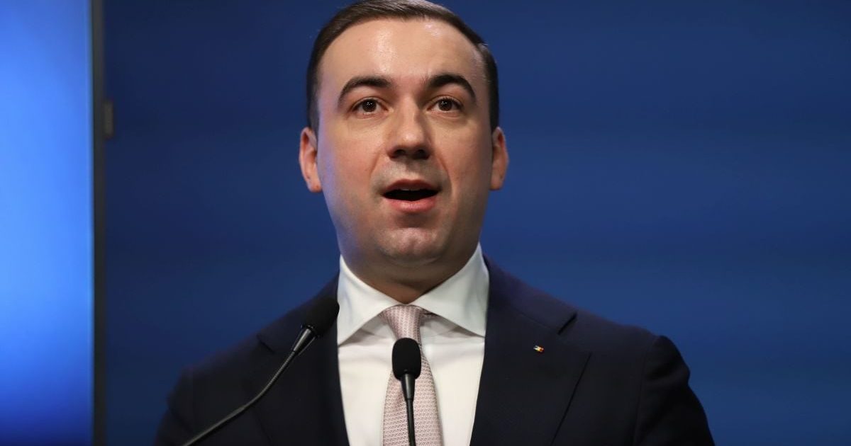 Bogdan Ivan și Radu Oprea, acuzați de „șmecherie” la coada din Timișoara