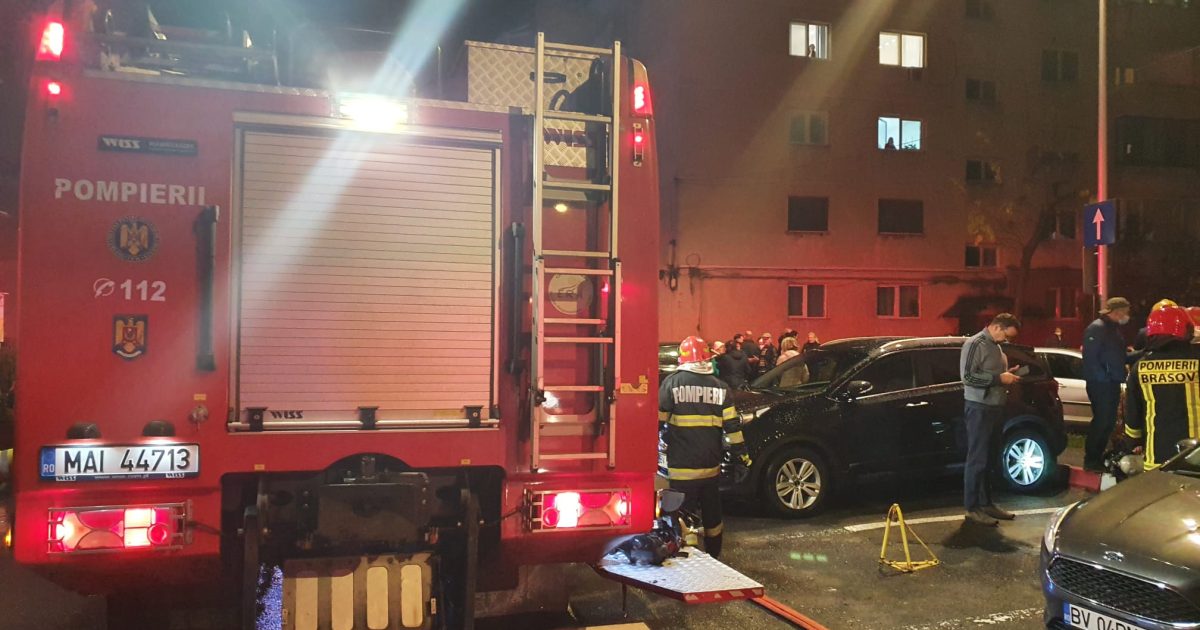 Incendiu la Brașov: 25 de persoane, evacuate dintr-un apartament