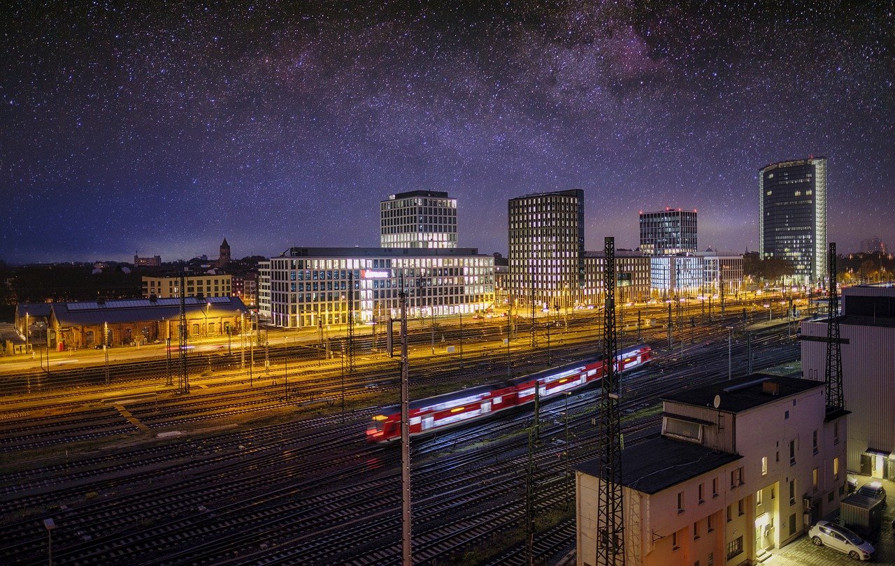 BERLIN – Liderul sindicatului feroviar german EVG, MARTIN BURKERT, propune măsuri urgente pentru a diminua costurile de transport suportate de populație, pe fondul prețurilor ridicate la energie și carburanți