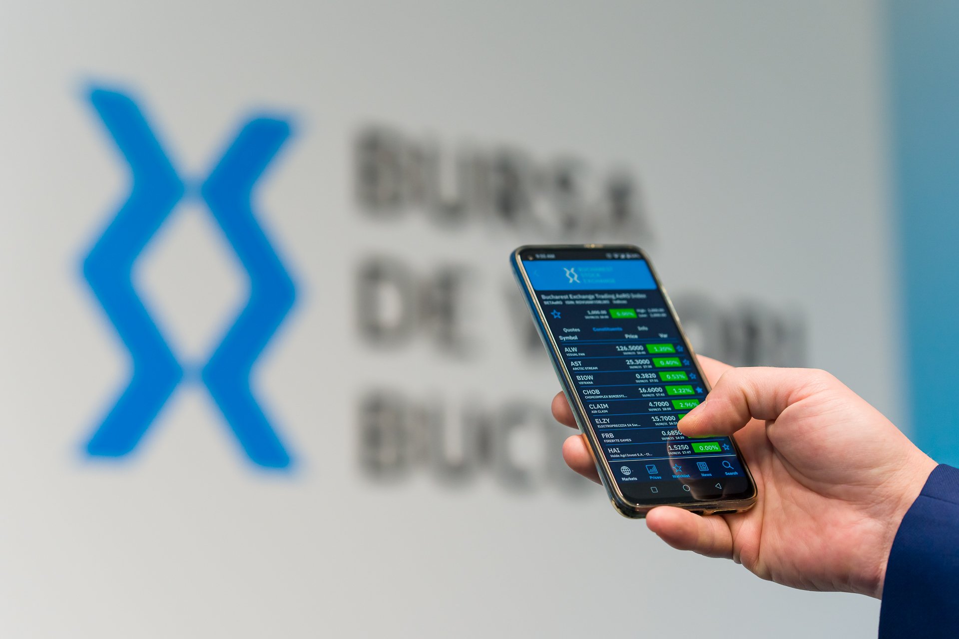 Bucureștiul sfidează Europa: Bursa urcă 1%, pe fondul