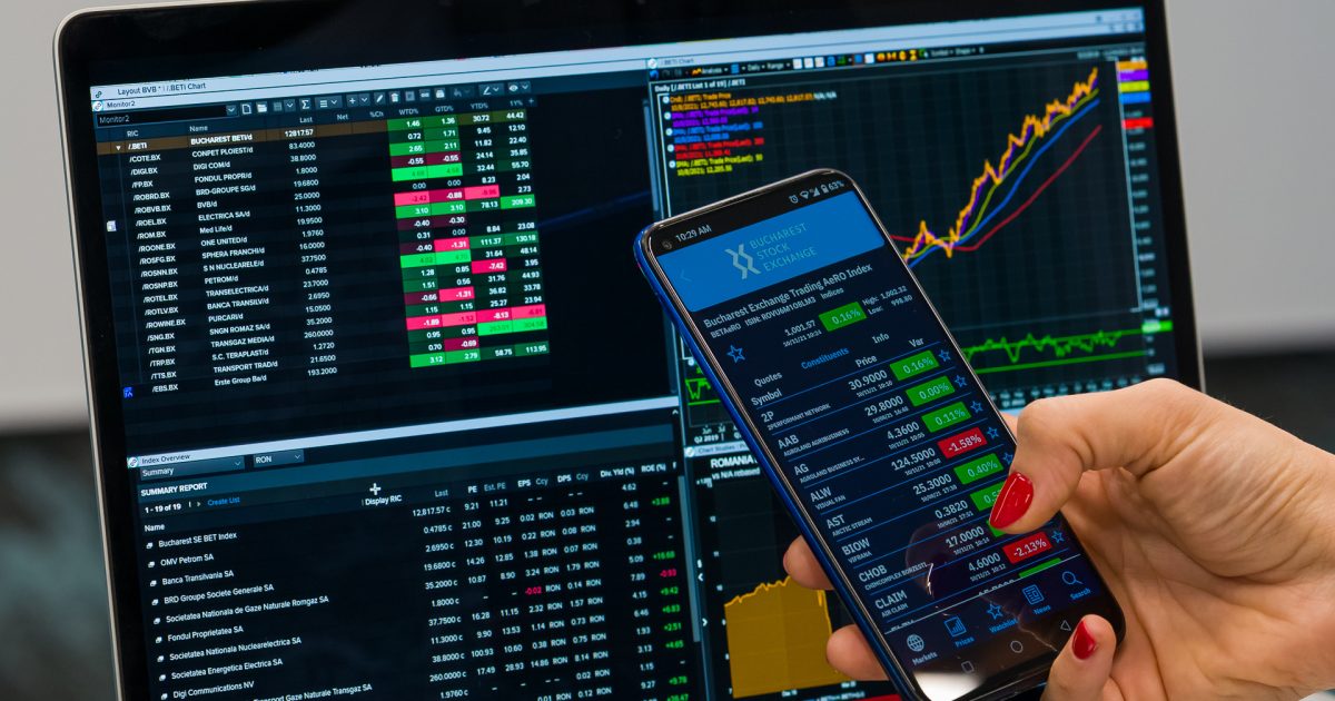 Bursă: Analiștii pun prețuri-țintă pe acțiuni. Ce spun experții?