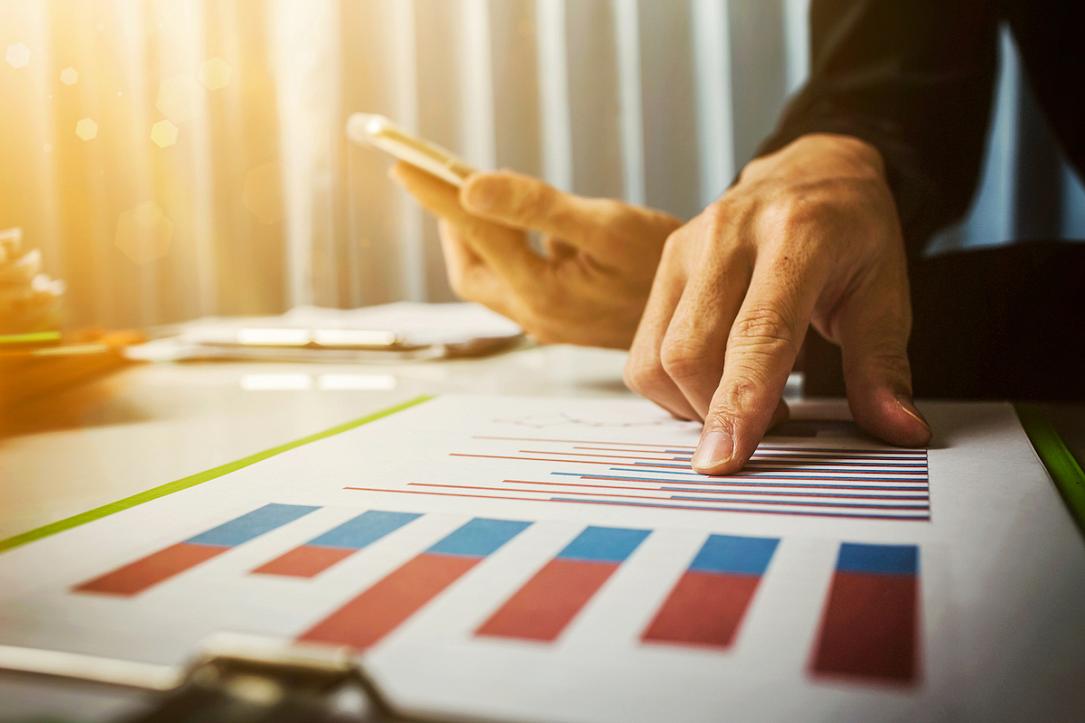 România: Sectorul manufacturier încetinește, dar speră la o revenire modestă Indicele PMI al producției manufacturiere din România a indicat o contractare mai ușoară în luna martie, urcând la 46,6, față de 45,3 în februarie, conform datelor oferite de Erste Group