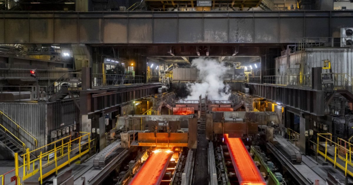Consiliul Concurenței a dat undă verde pentru preluarea activelor ArcelorMittal Hunedoara de către UMB Steel, parte a grupului UMB, controlat de familia Umbrărescu