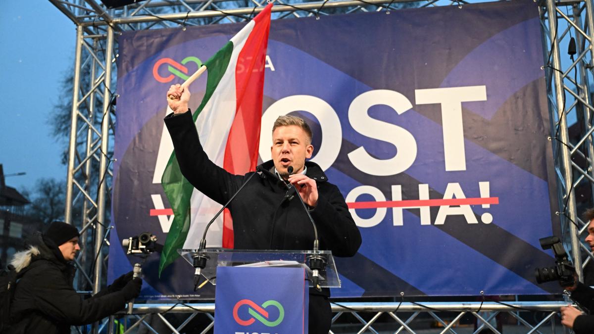 Liderul partidului de opoziție Tisza din Ungaria, Péter Magyar, s-a concentrat pe politica internă, minimalizând prezența sa la Bruxelles, pentru a nu fi perceput ca o „marionetă a Bruxelles-ului”