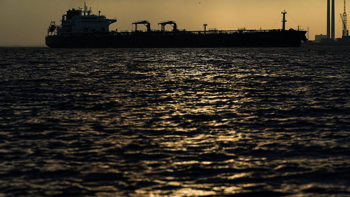 După șase săptămâni de așteptare în Golful Persic, marinarii blocați în Strâmtoarea Ormuz se confruntă cu o criză psihologică