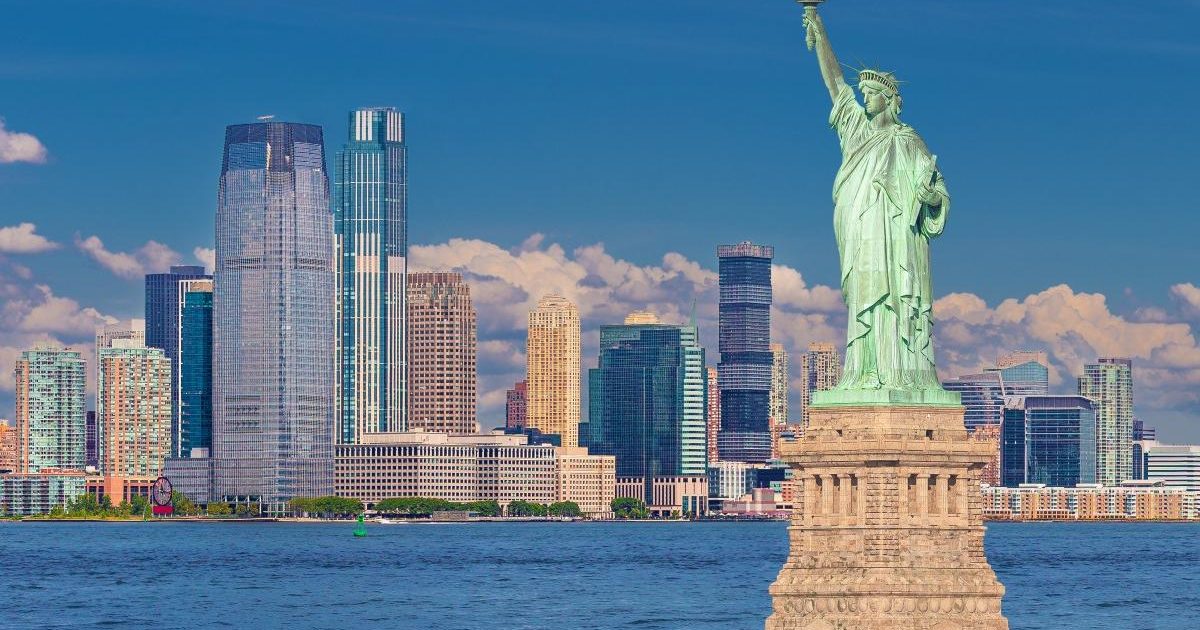 California SURCLASEAZĂ Franța, New York, peste Europa. SUA, dominație economică