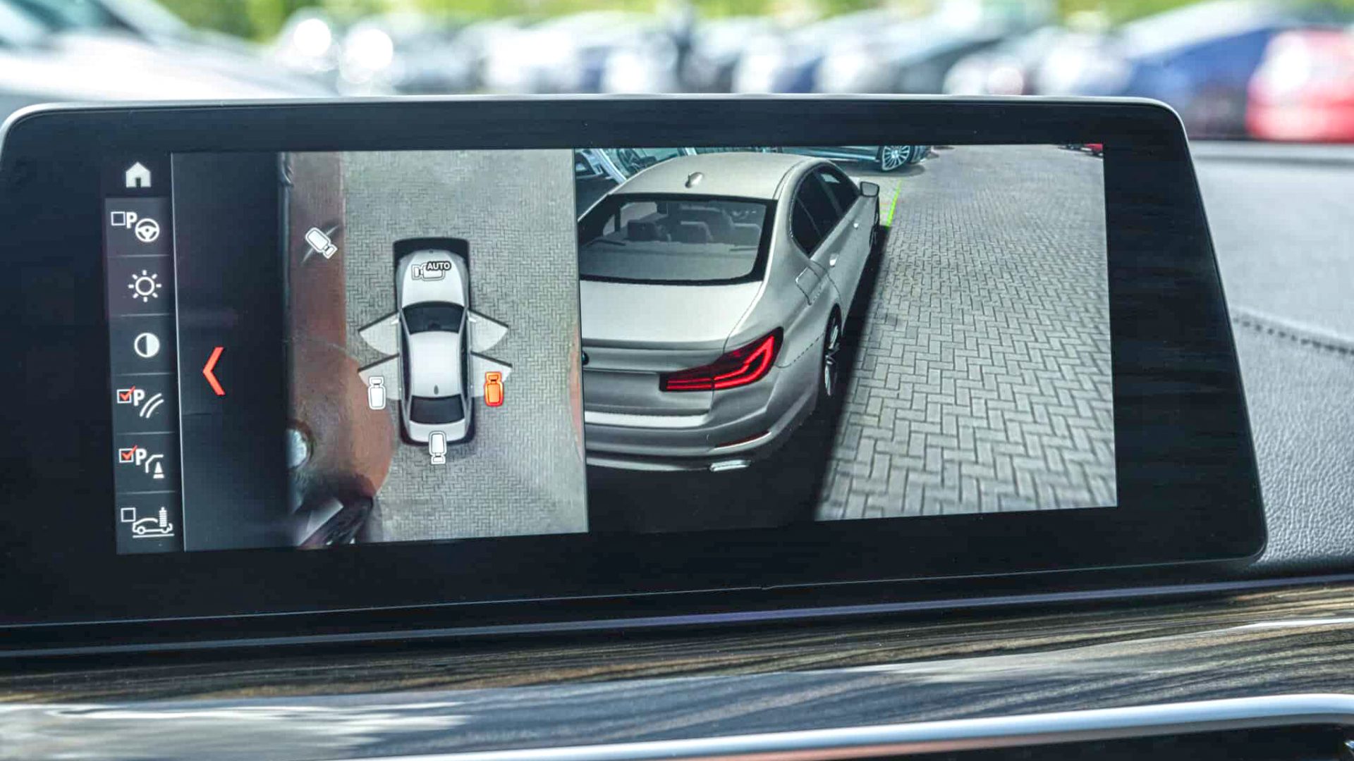 Camerele auto cu vedere la 360 de grade, tot mai prezente pe mașinile moderne, pot fi afectate de murdărie și condens, ceea ce influențează calitatea imaginii