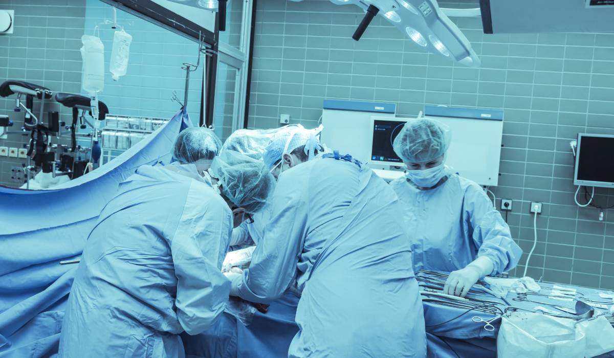 Cancerul de colon: Semne subtile pe care nu trebuie să le ignorați Cancerul de colon reprezintă încă o amenințare majoră pentru sănătatea publică, fiind una dintre cele mai frecvente forme de cancer