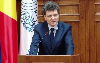 Nicuşor Dan: Tinerii, învăţaţi să acceseze credite şi să investească