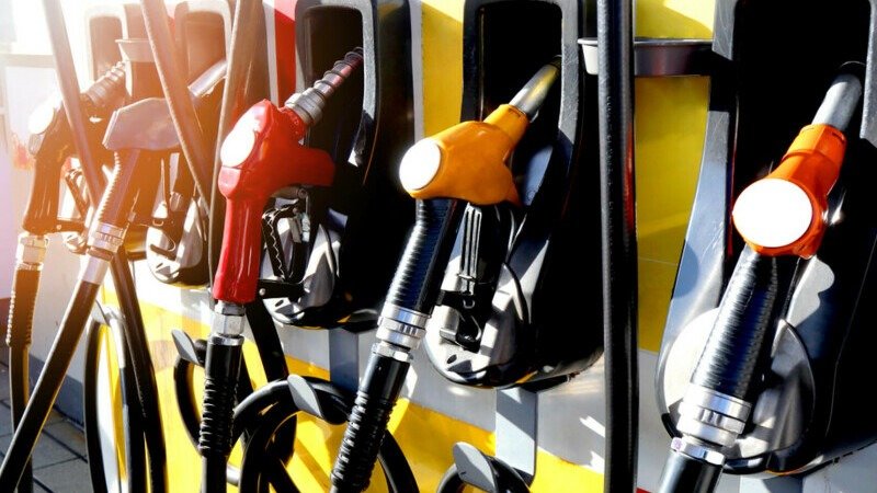 Prețurile carburanților explodează în Europa: Motorina, tot mai scumpă din cauza tensiunilor din Orientul Mijlociu Creșterea cotațiilor petrolului pe fondul escaladării conflictului din Orientul Mijlociu își face simțită prezența în buzunarele europenilor