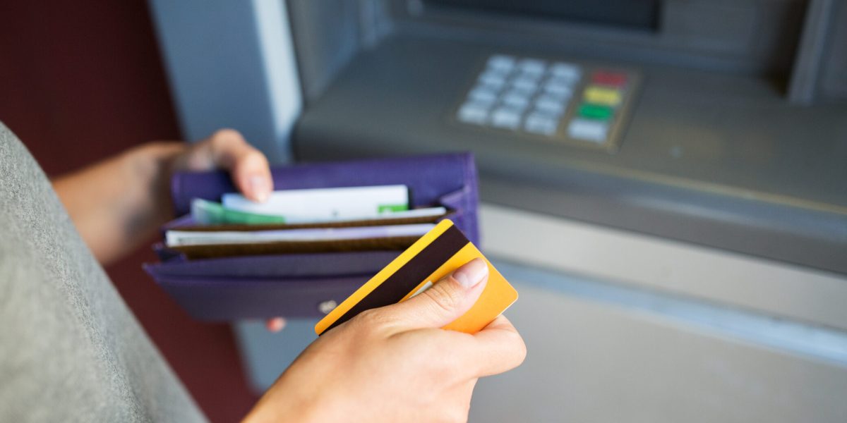 card-card-bancar-portofel-informatii-personale-e1770397437614.jpg - NewsFactor