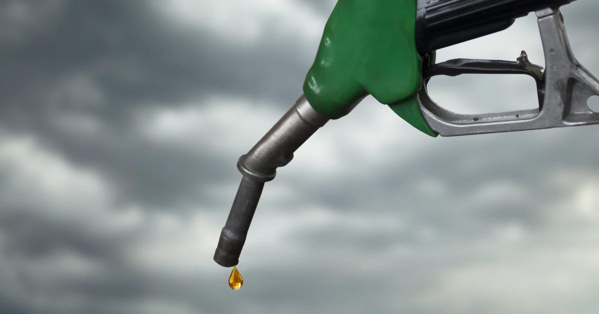 Gigantii petrolieri amenință: UE, rafinăriile se închid! Profituri uriașe, taxe noi