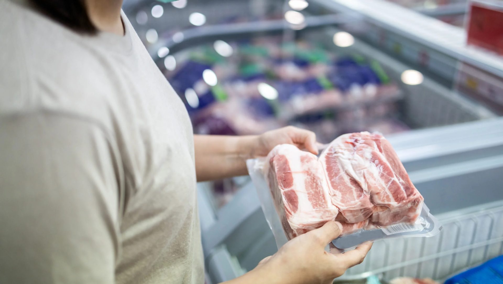 ANAF și ANSVSA intensifică controalele înaintea Paștelui: alimente nesigure retrase și amenzi aplicate Autoritatea Națională pentru Administrare Fiscală (ANAF) și Autoritatea Națională Sanitară Veterinară și pentru Siguranța Alimentelor (ANSVSA) au intensificat controalele operative în domeniul alimentar, în contextul apropierii sărbătorilor pascale
