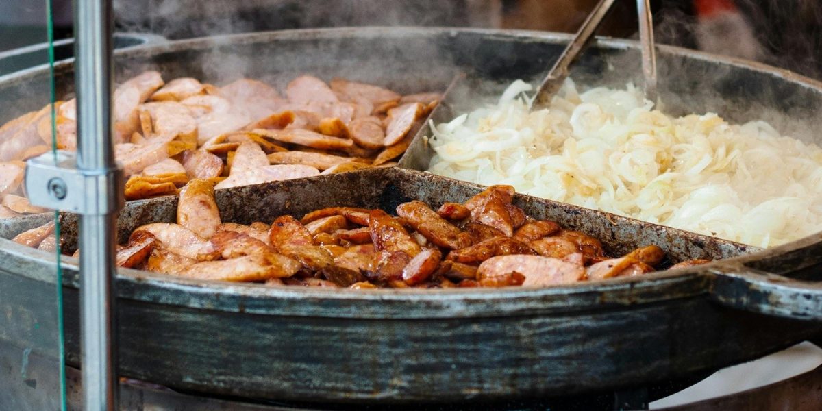 carne-prajita-platou-street-food.jpg - NewsFactor