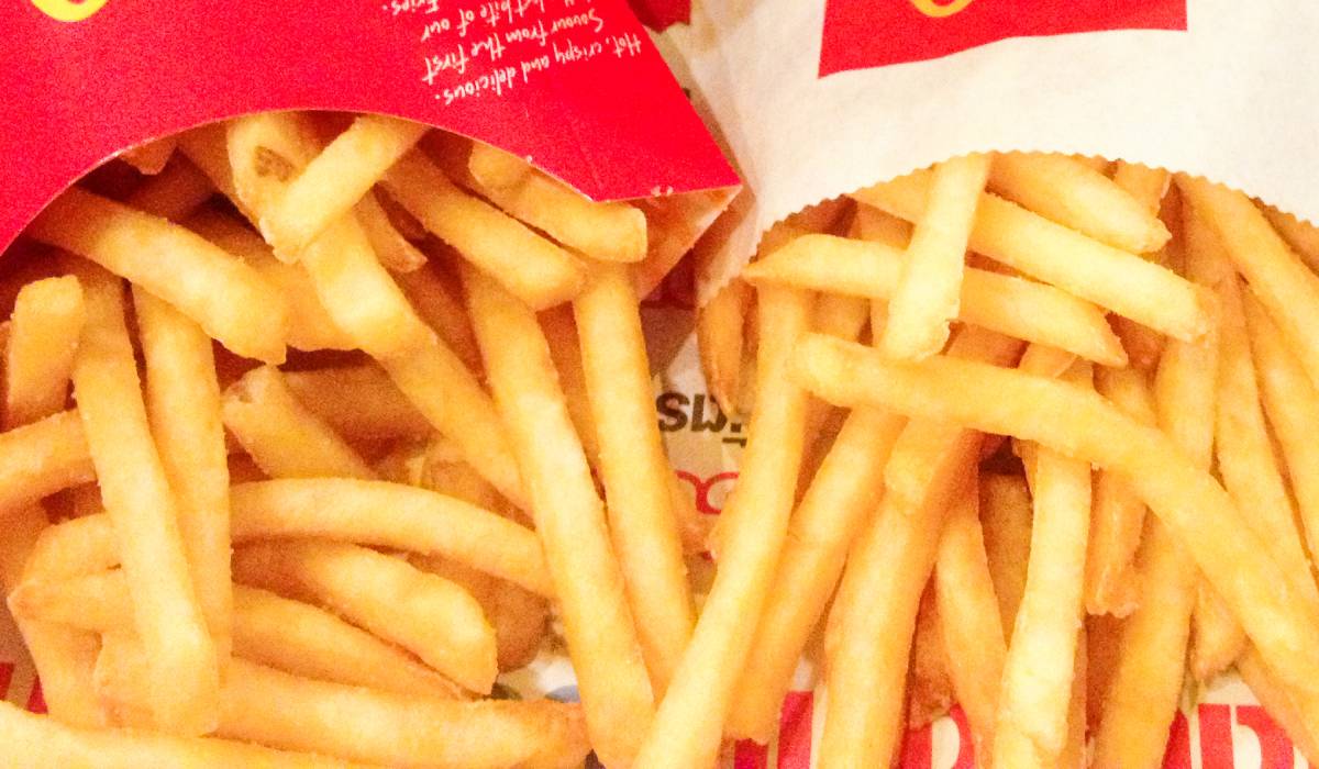 Mâncarea de la McDonald’s pentru păr mai bogat? Un studiu deschide noi perspective O cercetare neașteptată a scos la iveală o legătură neobișnuită între cartofii prăjiți și posibilitatea regenerării părului