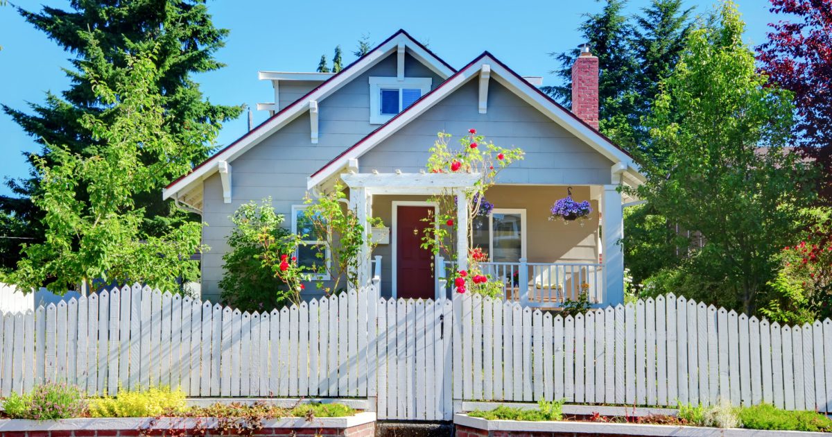 Locuințe în pericol: Românii, obligați să demoleze casele. Ce prevede Codul Civil