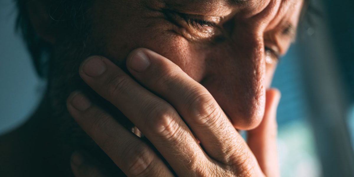 cat-de-mult-plange-un-om_shutterstock_descopera-10.jpg - NewsFactor