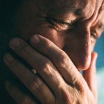 cat-de-mult-plange-un-om_shutterstock_descopera-10.jpg - NewsFactor