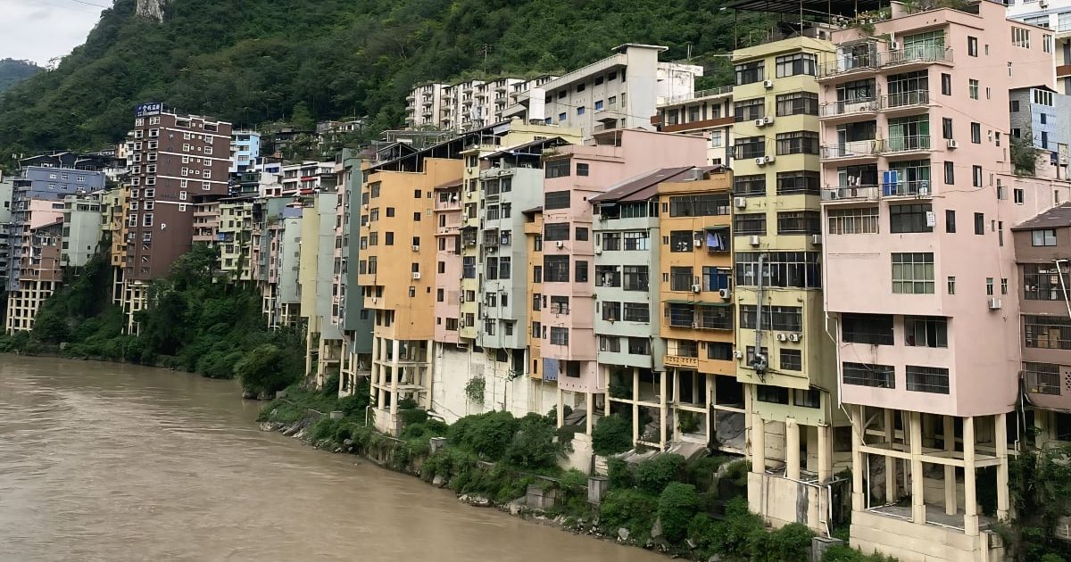 Locuințe pe piloni: 400.000 de români, feriți de inundații