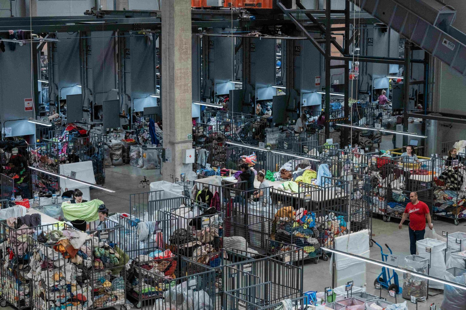 Magazine second-hand, pe cale de dispariție în România