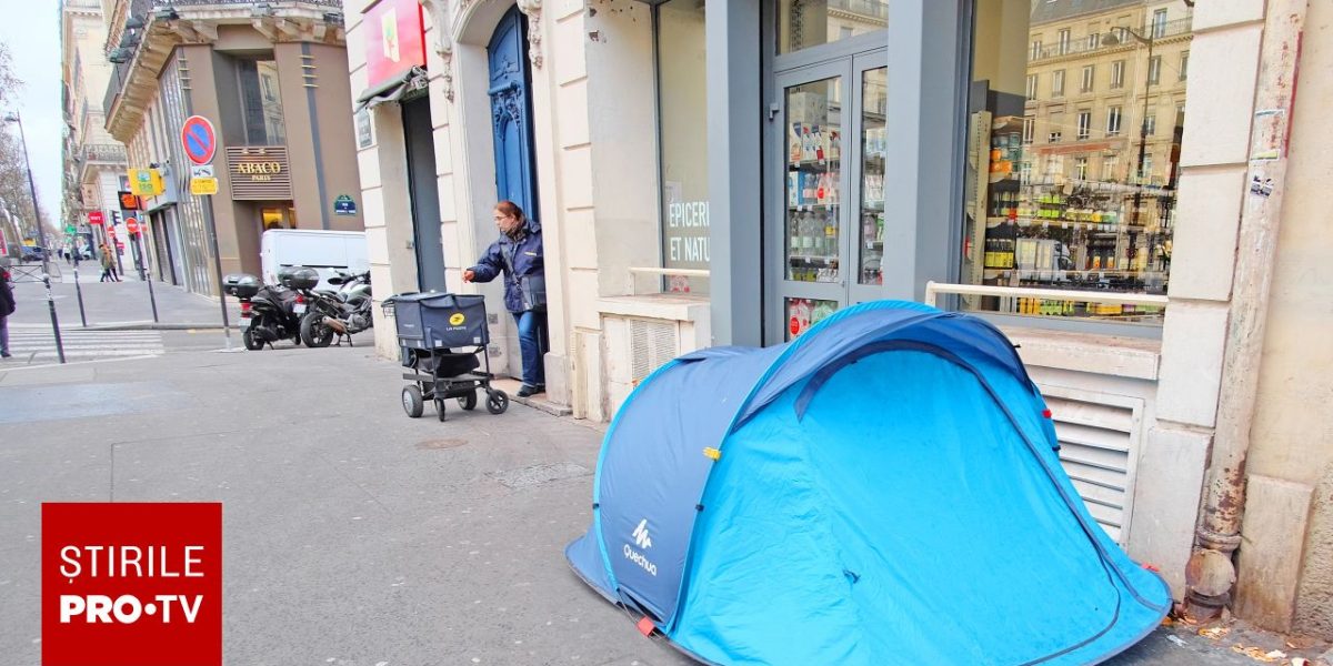 Omorul de Crăciun: Cerșetorul din fața magazinului a fost angajat. Continuă să doarmă în cort