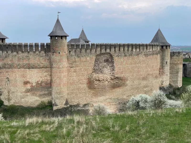 Zid al Cetății Hotin, simbol Ștefan cel Mare, S-A PRĂBUȘIT. Alertă în Ucraina