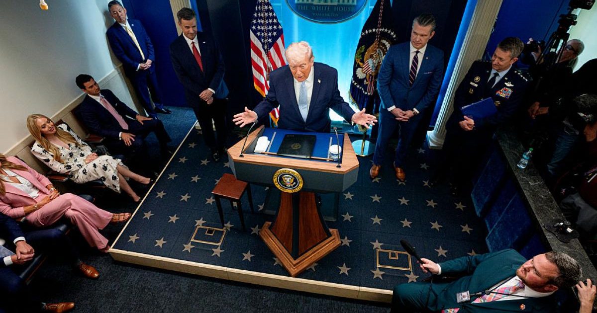 Chiar și-n laude, Donald Trump zguduie lumea: Armistițiul cu Iranul, sub lupa!