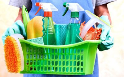 Pericol mortal sub chiuvetă: 240.000 de copii ajung la Urgențe din cauza detergenților