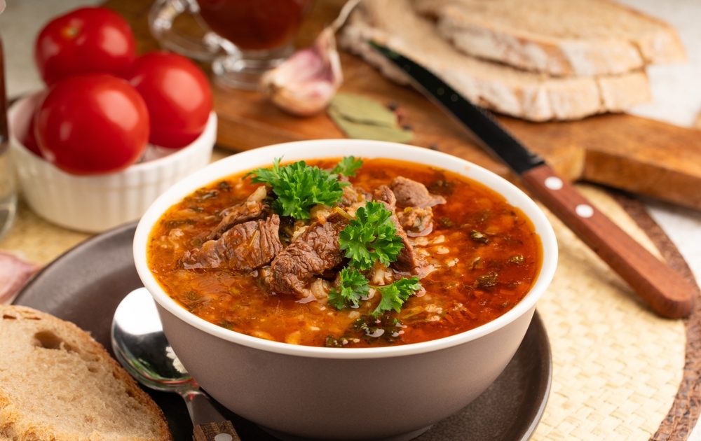 Ciorbă de miel ca la bunici: Rețeta tradițională pentru un gust desăvârșit