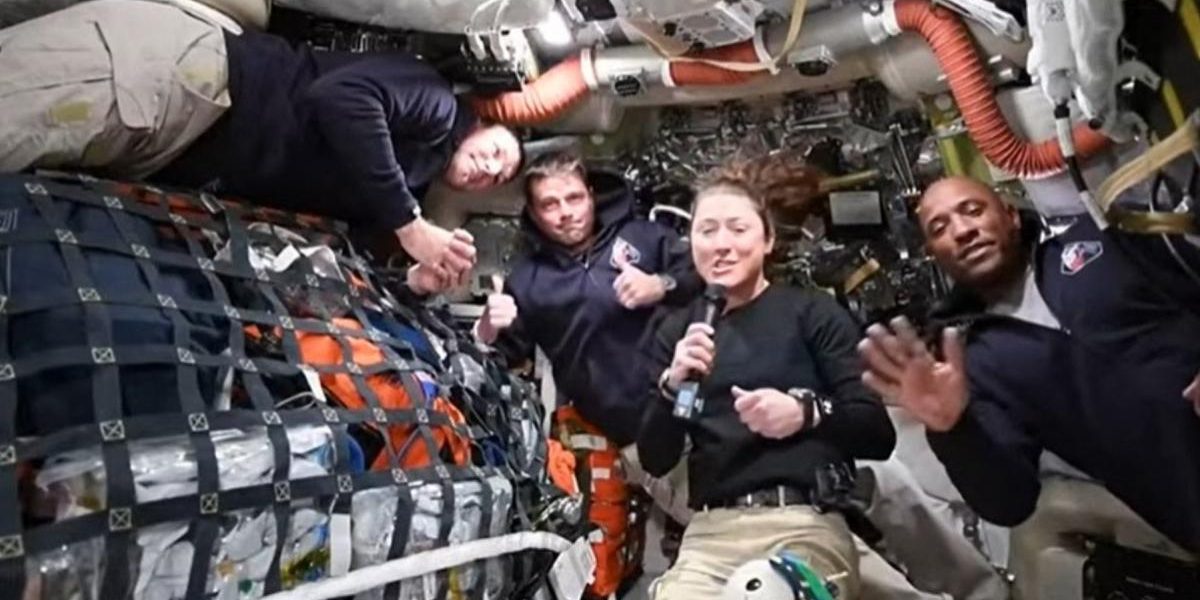 Astronauții ORION: 189 de feluri de mâncare, probleme la WC și „părul” lunar