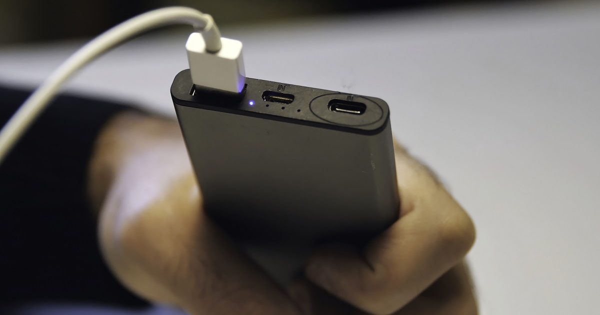 Japonia interzice bateriile externe în avioane, după incidente grave