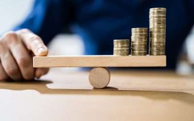 Inflația macină România: Firmele-nghit pierderi, românii strâng cureaua la cumpărături