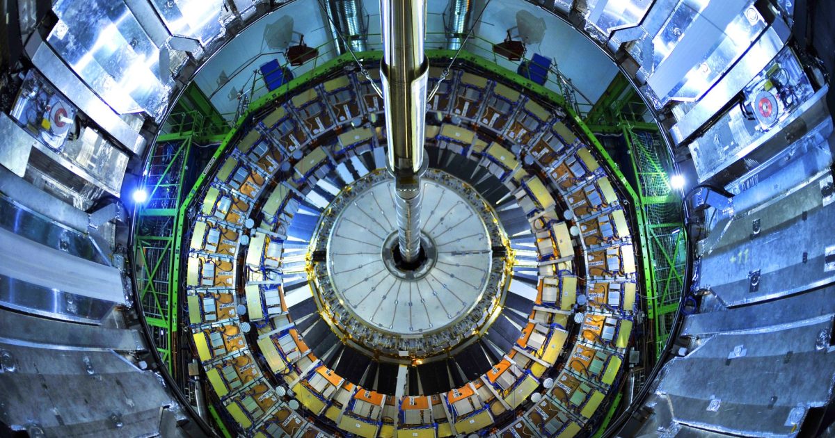 Acceleratorul Mondial: S-a dezvăluit materia primordială de după Big Bang!