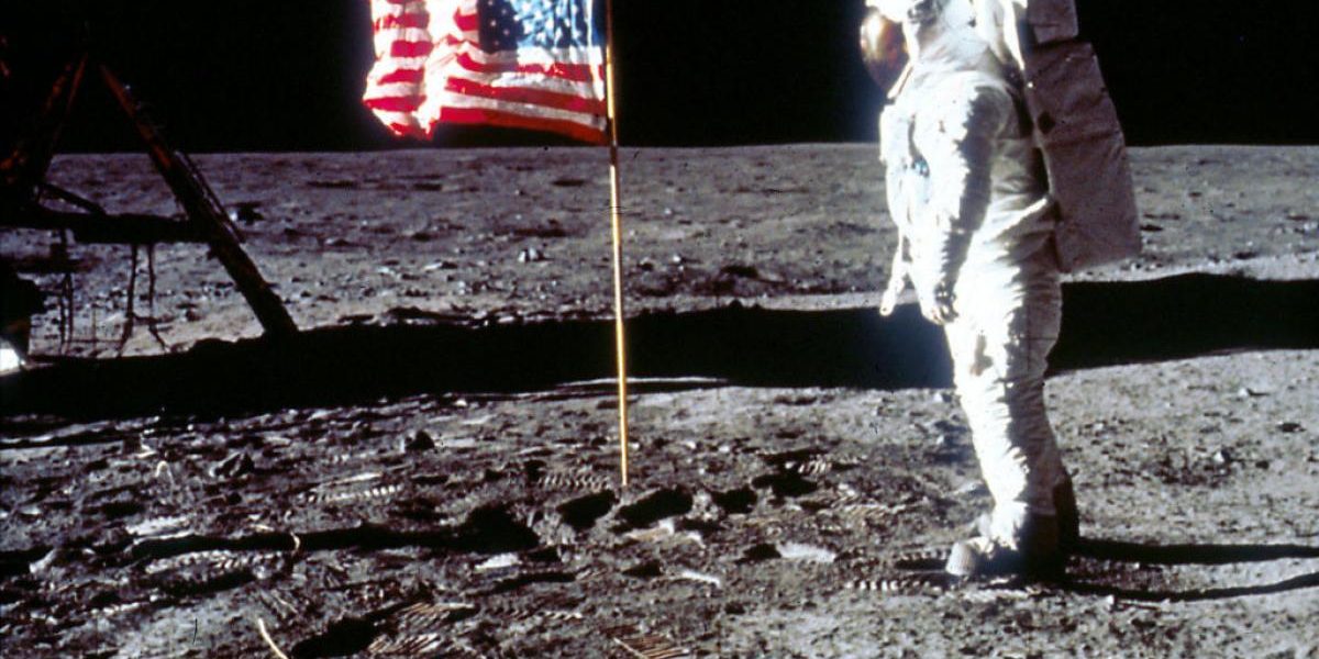 Conspirații despre Artemis 2: Unii români nu cred nici în zborul spre Lună