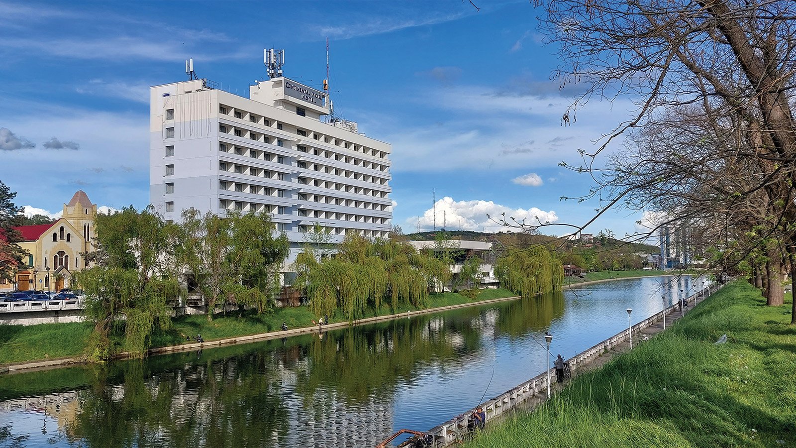 Un hotel din Oradea, parte a lanțului românesc de hoteluri Continental, își redeschide porțile după un amplu proces de renovare și modernizare, în urma unei investiții de aproximativ 20 de milioane de lei