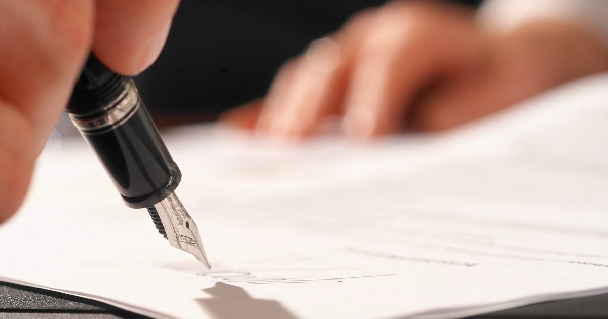 Ai semnat sub presiune? Cum anulezi actul, chiar dacă ai pierdut copia