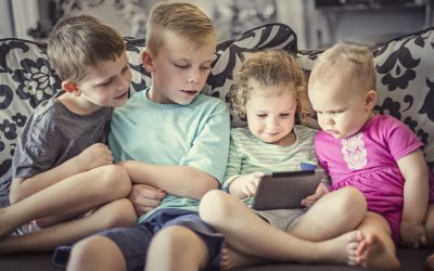 Minorii, interziși pe net: UE lansează aplicația de verificare a vârstei