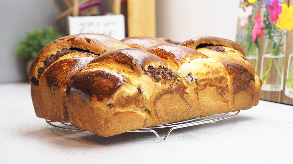 Cozonac Rapid, fără frământare: Nucă și cacao, rețeta secretă pentru un desert pufos