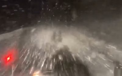 Utilaje pe șoselele din Vâlcea: Drumarii lucrează noaptea-n centrul țării