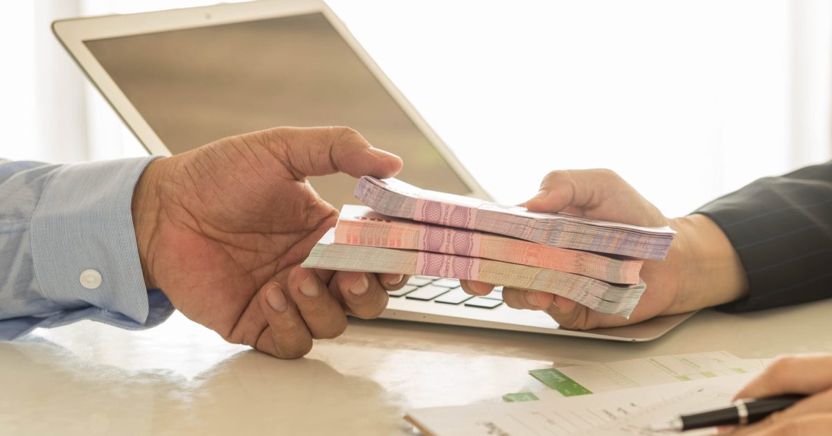 Credite de consum: Moldova impune plafonări pentru dobânzi și comisioane