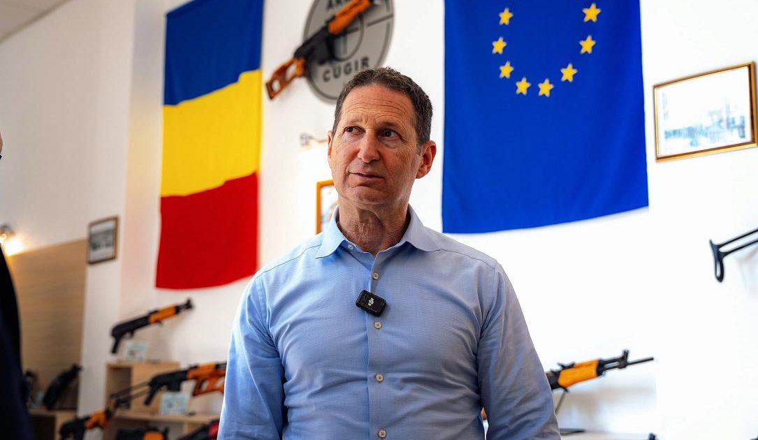 Șeful Sig Sauer, în România: Negocieri secrete cu contractori locali