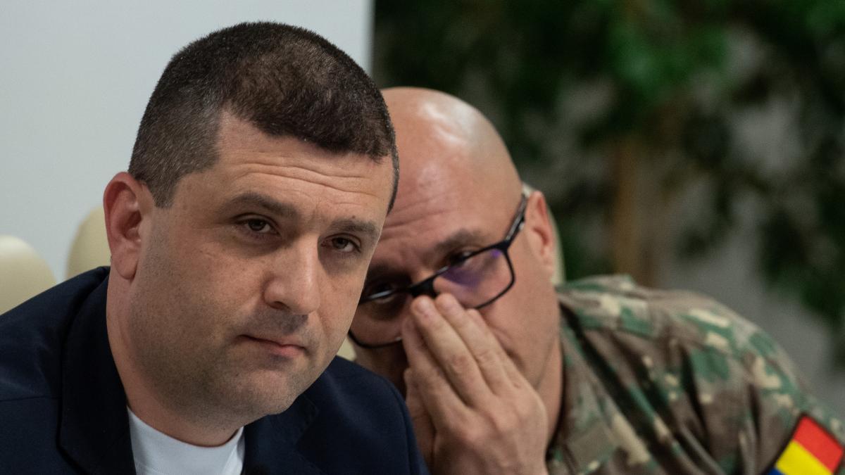 România, PREGĂTITĂ SĂ CONTRIBUIE LA ELIBERAREA STRÂMTORII ORMUZ, DUPĂ ÎNCETAREA RĂZBOIULUI DIN Iran, SUSȚINE MINISTRUL APĂRĂRII În eventualitatea în care România ar fi solicitată să participe la operațiuni de eliberare a Strâmtorii Ormuz, după încheierea războiului din Iran, ministrul Apărării, Radu Miruță, a prezentat o serie de resurse pe care țara noastră le poate pune la dispoziție