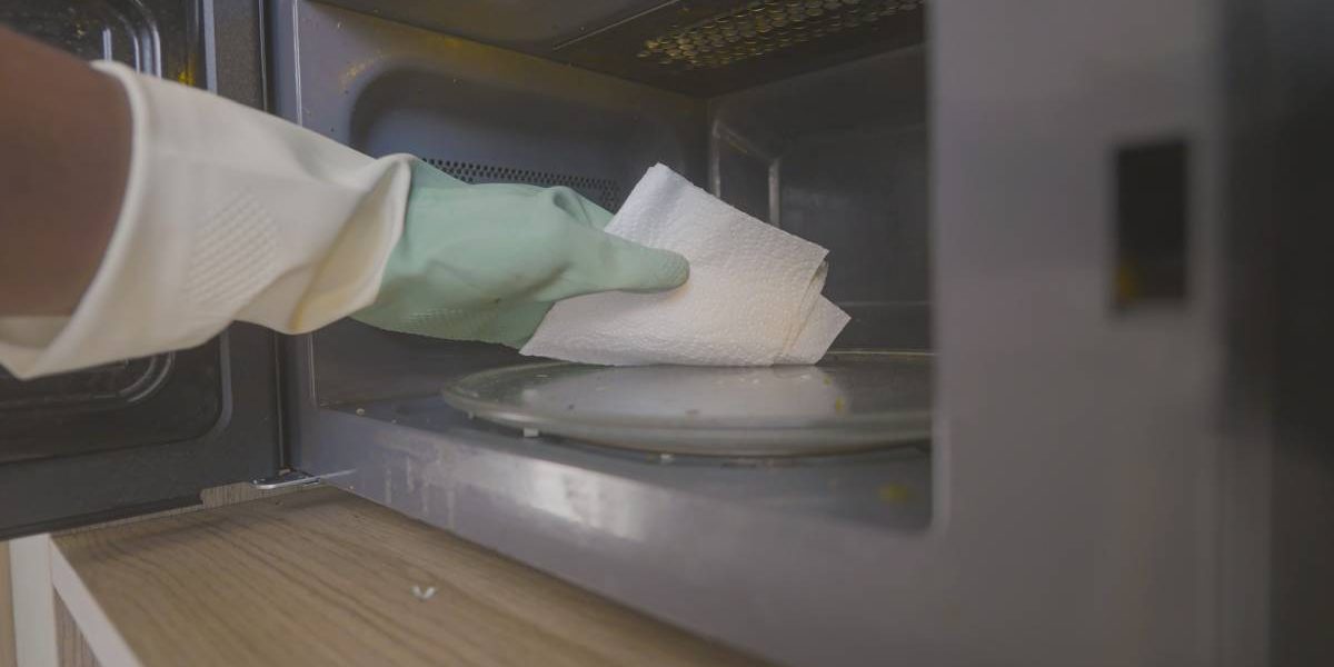 Curățenie RAPIDĂ: Metoda SIGURĂ de a scăpa de mizeria din cuptorul cu microunde