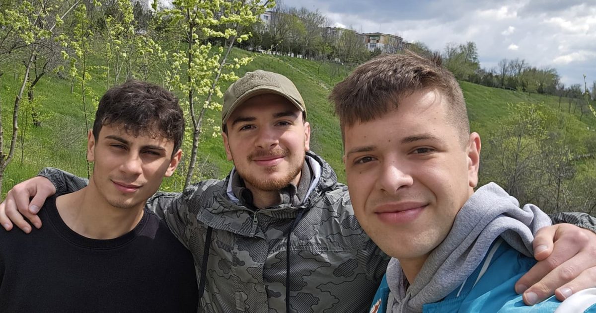 În Vinerea Mare, nostalgicii din Galați au curățat parcul copilăriei