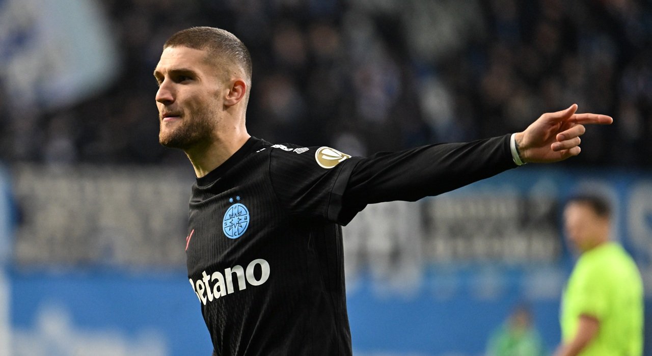 Schalke vrea să-l transfere pe Bîrligea de la FCSB, dar așteaptă decizia lui Dzeko Echipa germană Schalke 04 este interesată de atacantul de la FCSB, Daniel Bîrligea, potrivit informațiilor apărute în presa din Germania