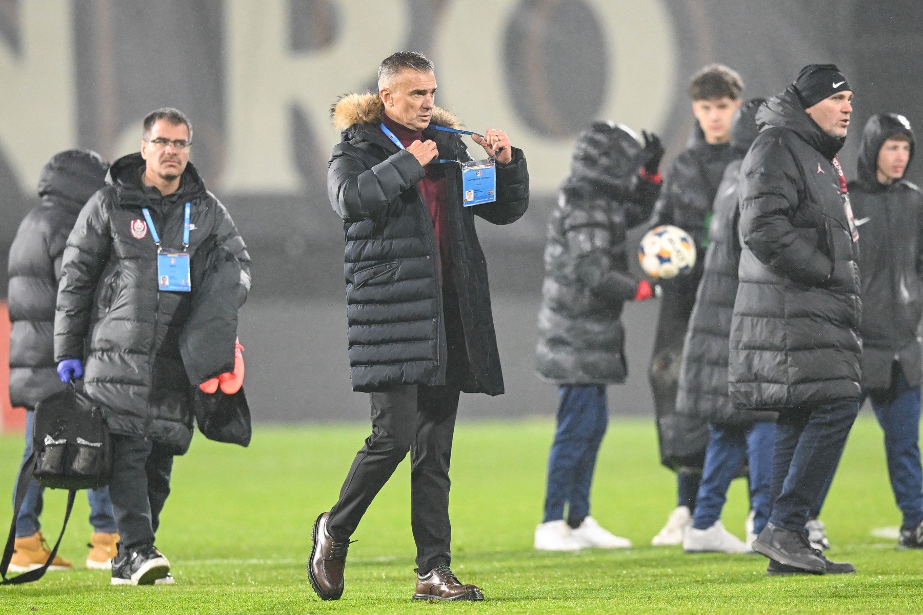 A patra clasată de SuperLigă, echipa lui DANIEL PANCU, primește titlul de „antrenorul etapei” Cluj-NAPOCA – Antrenorul echipei CFR 1907 Cluj, DANIEL PANCU, a fost desemnat antrenorul etapei a 30-a din SuperLigă, ultima a sezonului regular, după ce a condus echipa spre o victorie de 2-0 împotriva celor de la DINAMO