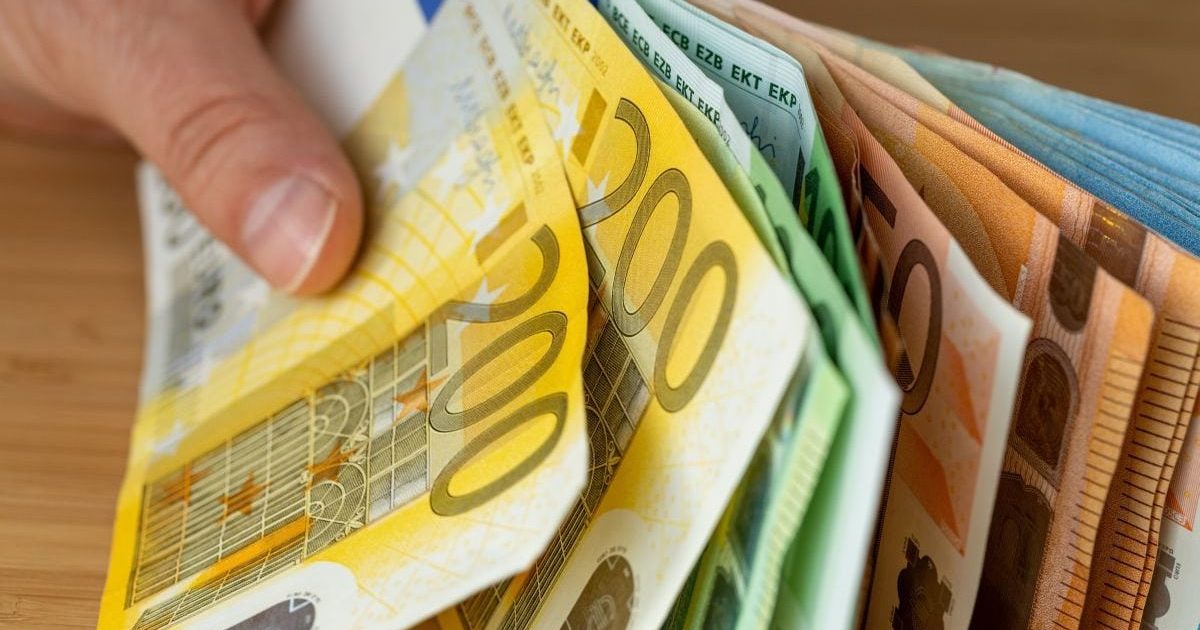 Turda: O femeie din Turda a păcălit o româncă din Italia, dându-se drept bărbat