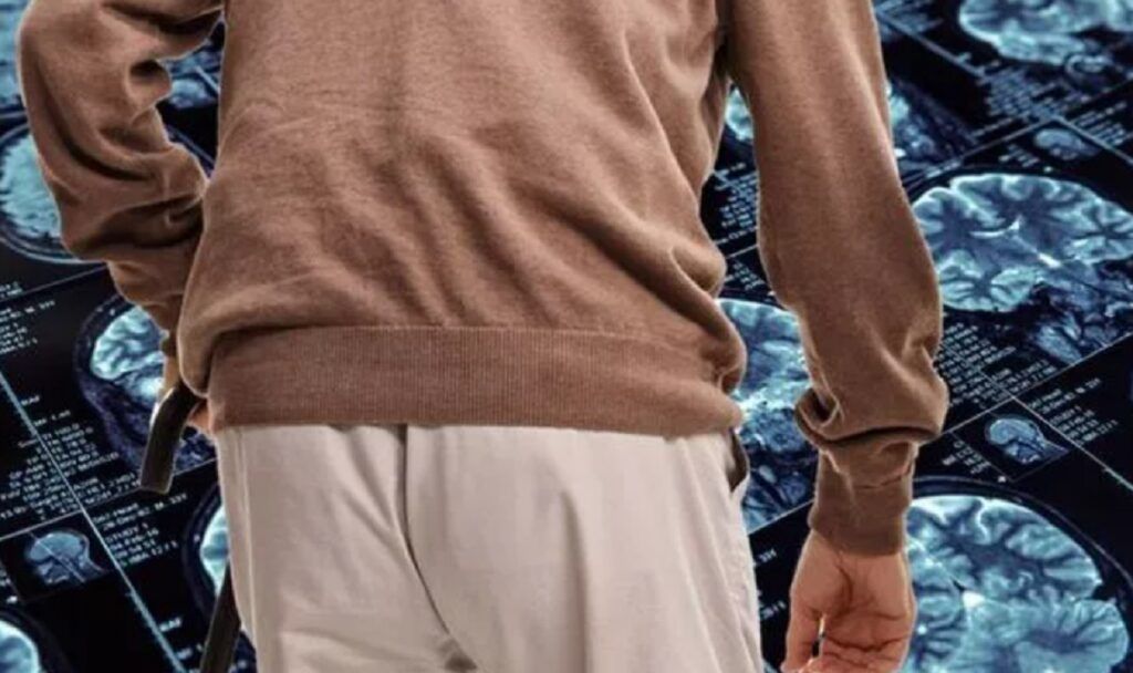 Alertă! Trei semne subtile, în timpul mersului, pot indica demența